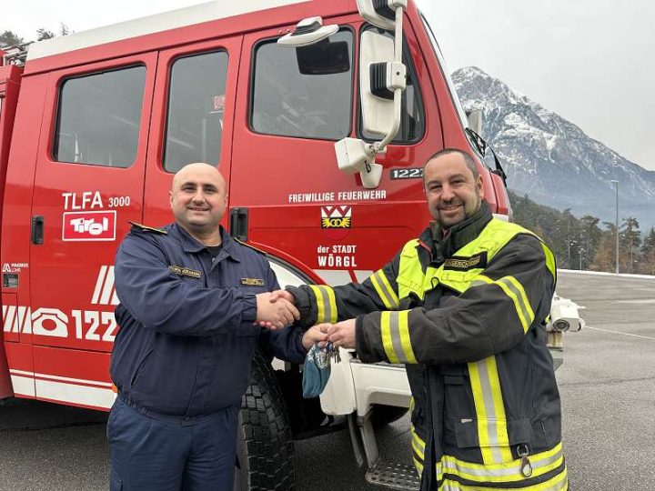 Fahrzeugübergabe an Bosnische Kameraden