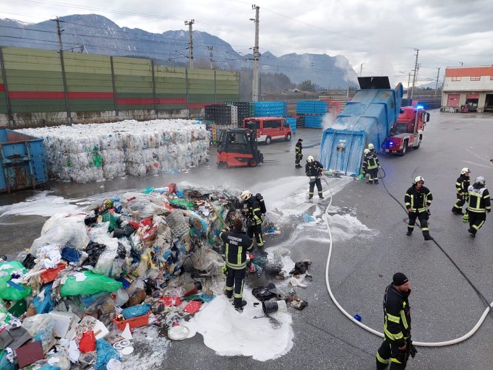 Brand einer Müllpresse