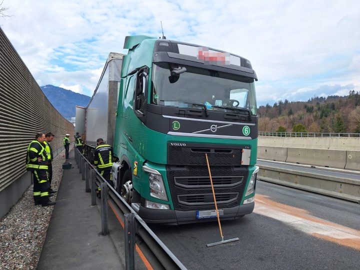 LKW-Unfall | Treibstoffaustritt