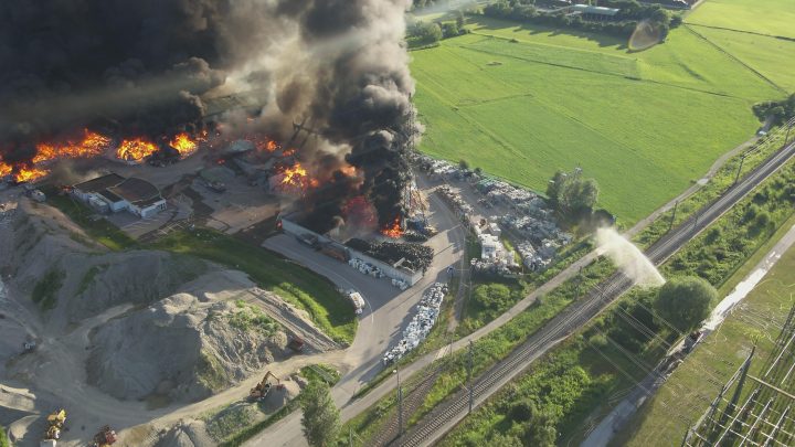 Großbrand Entsorgungsbetrieb | Osttirol