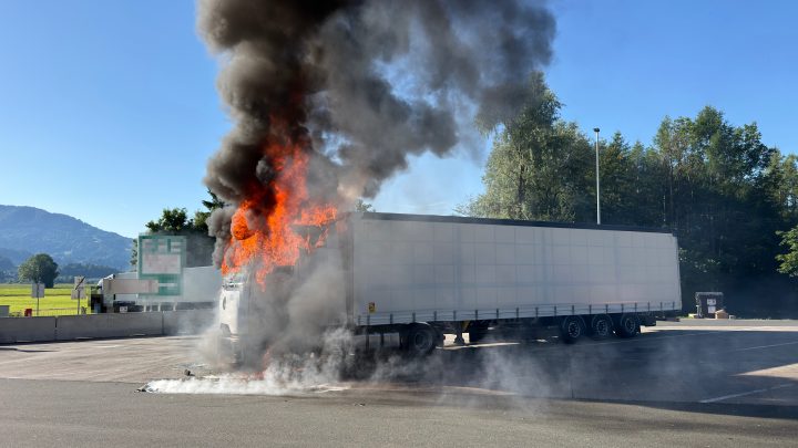 Brand LKW | A12 Rastplatz Angath