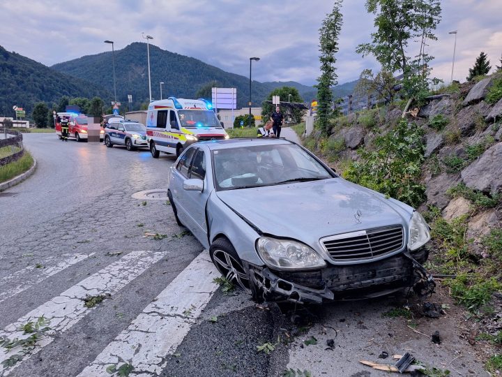 Fahrzeugabsturz | Salzburger Straße
